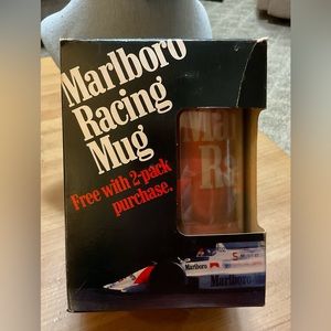 Marlboro Cigarettes: vintage (1991) plastic holographic 15 fl. Oz.  tumbler cup.